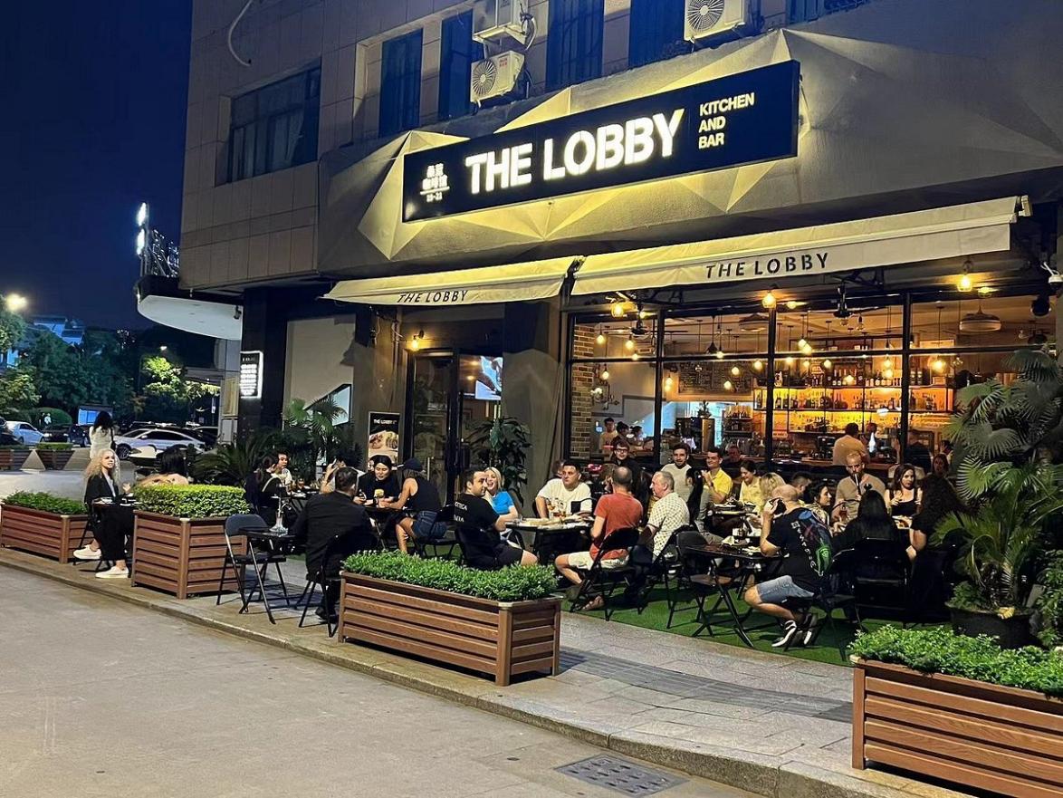 La cocina y el bar del vestíbulo